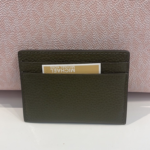 MICHAEL KORS
Reed Large Pebbled Leather Card Holder Case Wallet
COLOR: OLIVE
NWT - Picture 12 of 16